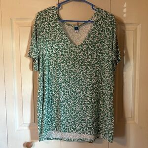 Old Navy Green and White Floral V-Neck Tee
